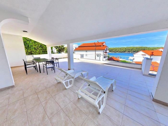 Apartments Palit Rab — terrace dining area